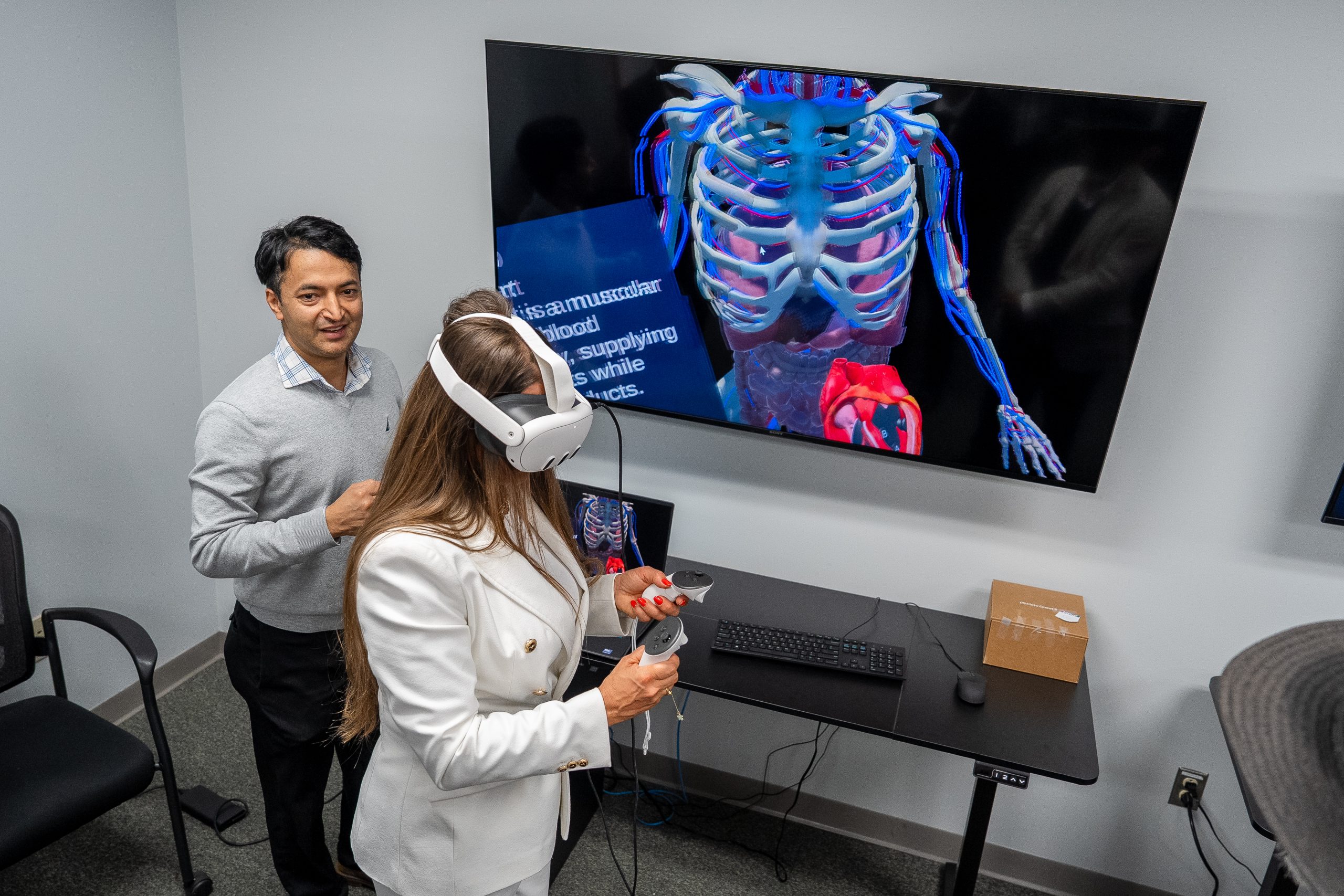 International business owners visited the UMD HoloCamera Studio for demonstrations of UM-IHC technologies.